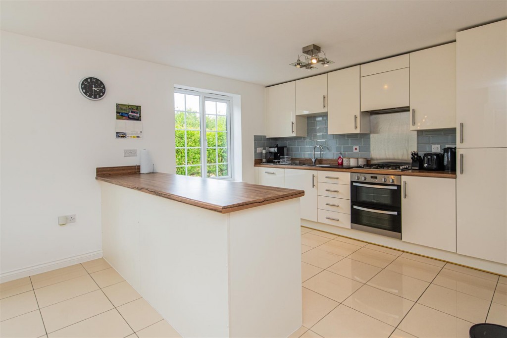 Images for Woodford Road, Burton Latimer EAID:oscarjamesapi BID:3