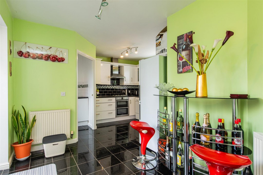 Images for Chequers Close, Corby EAID:oscarjamesapi BID:4
