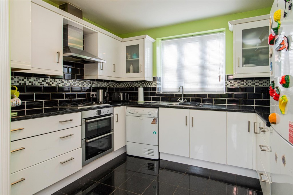 Images for Chequers Close, Corby EAID:oscarjamesapi BID:4