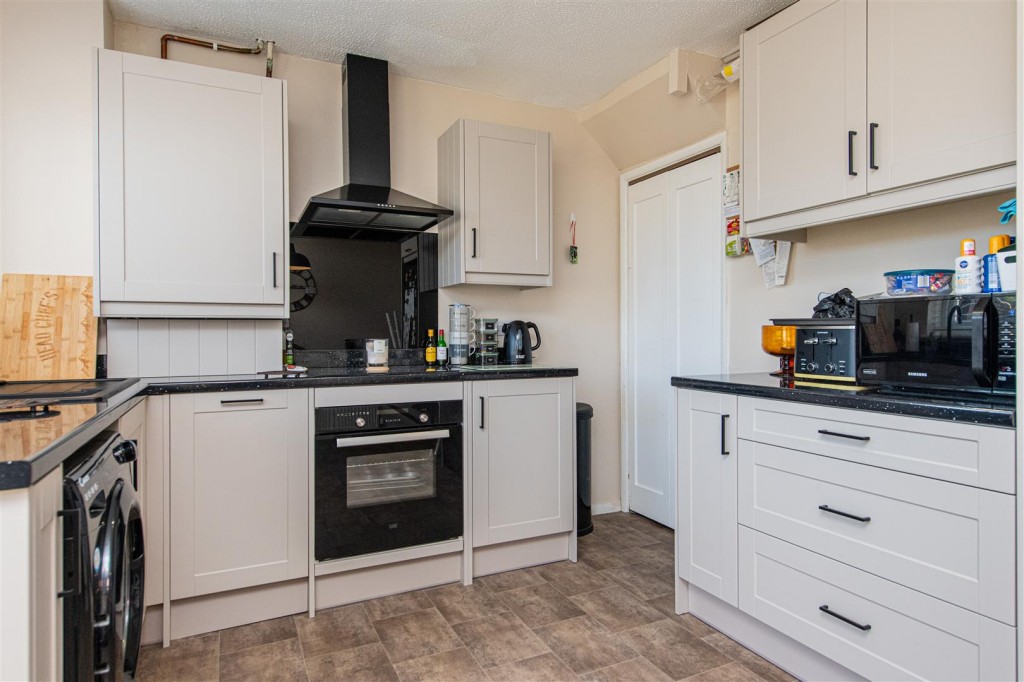Images for Moss Walk, Corby EAID:oscarjamesapi BID:4