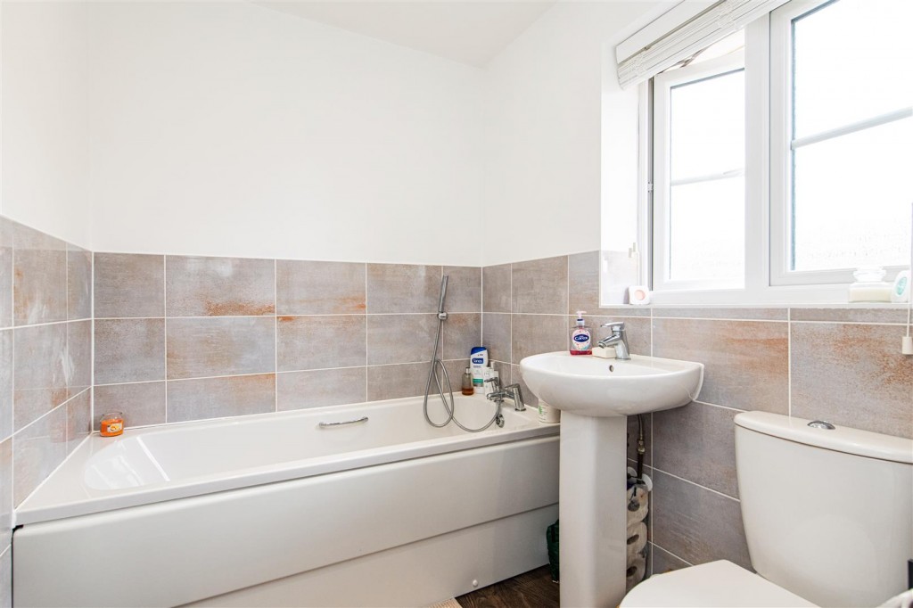 Images for Livingstone Road, Corby EAID:oscarjamesapi BID:4